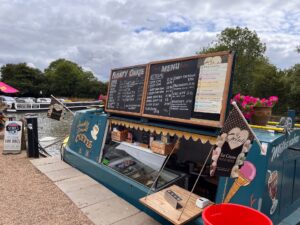 Enjoy refreshments during your local walk at the Floatie Oakie, Floating Tea and Coffee boat, Sutton Wharf on Ashby Canal. 